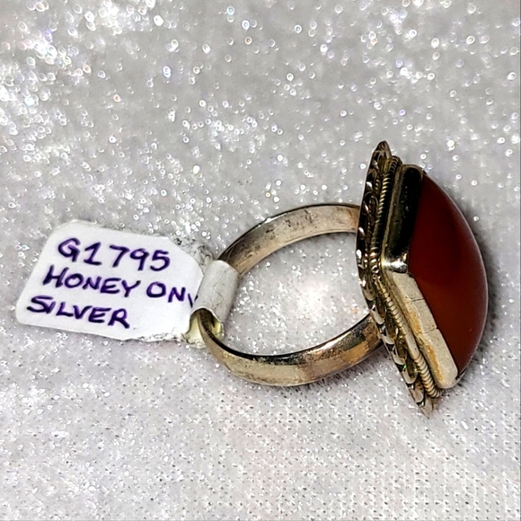 Gorgeous .925 Sterling Silver Honey Onyx Ring - Picture 3 of 3